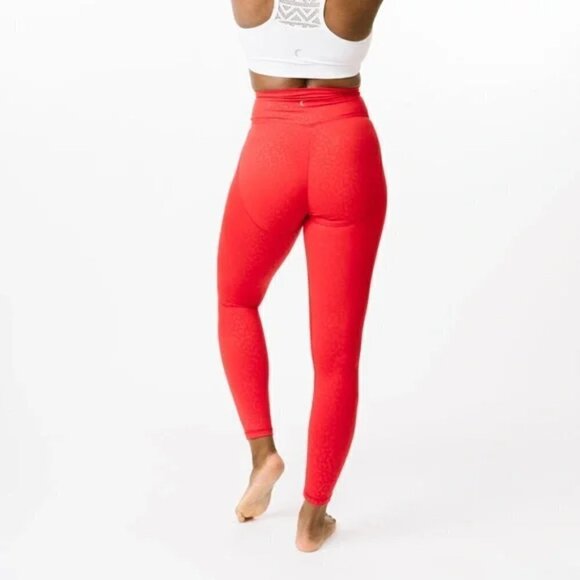 Zyia Active Red Scrunchy What Light N Tight Leggings - Picture 6 of 14
